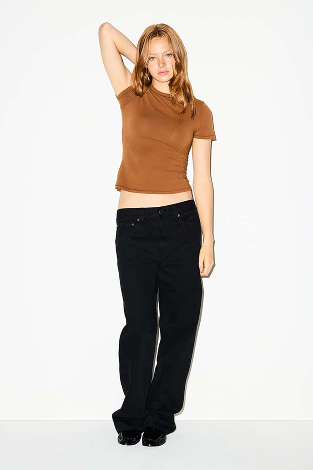 תמונת כל הלוק של T-SHIRT